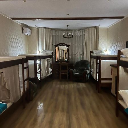 Ararat-Osokorki Hostel Kiev Exteriör bild