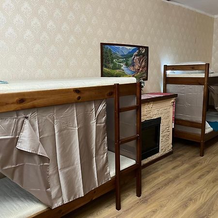 Ararat-Osokorki Hostel Kiev Exteriör bild