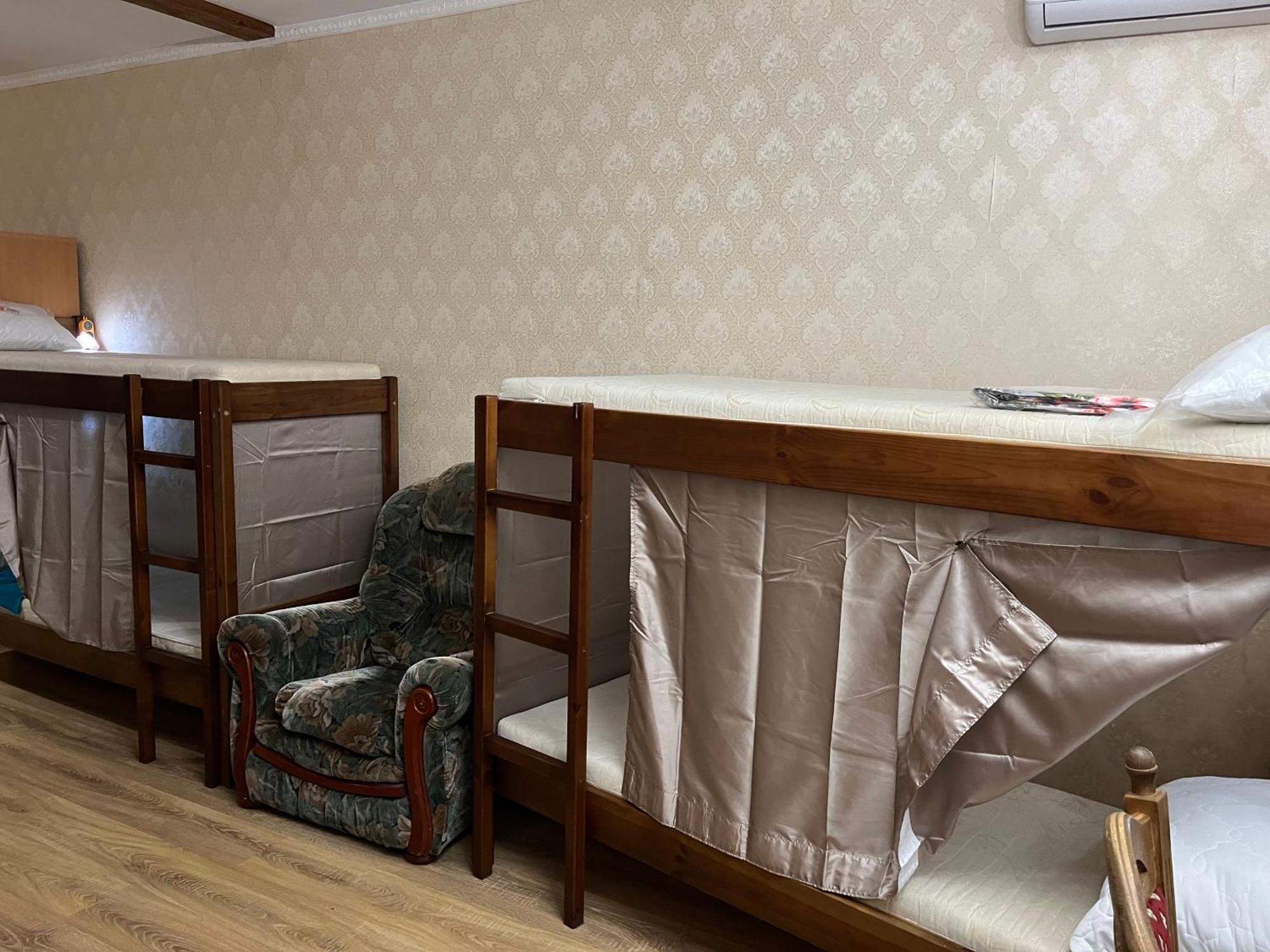 Ararat-Osokorki Hostel Kiev Exteriör bild